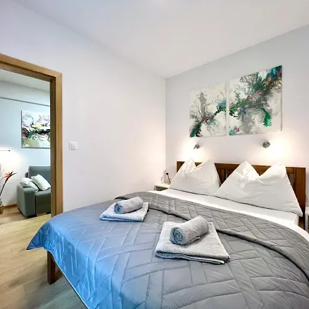 Apartment K Lanovce S Parkovanim *
