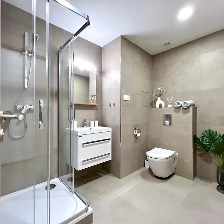 Apartment K Lanovce S Parkovanim Jachymov