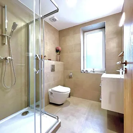 Apartment K Lanovce S Parkovanim Jachymov