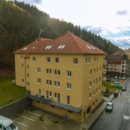 شقة K Lanovce S Parkovanim